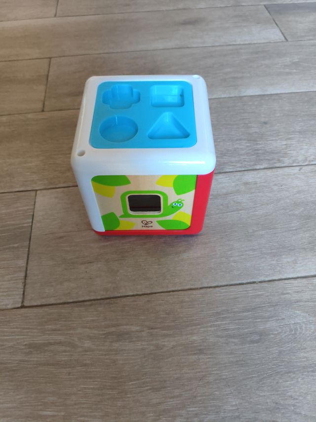 Cubo de formas para bebés