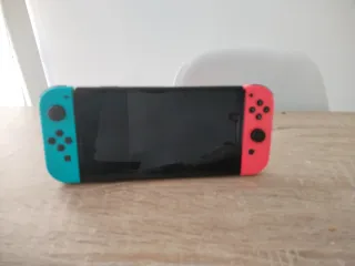 Nintendo Switch OLED azul/rojo + juegos.