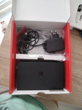 Nintendo Switch OLED azul/rojo + juegos.