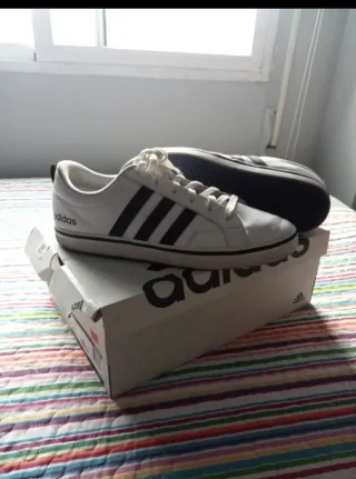 Zapatillas Adidas Blancas y Negras