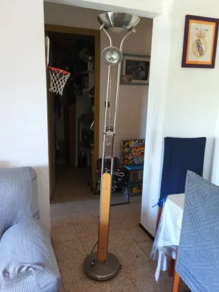 Lámpara de pie metal y madera