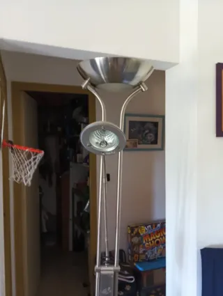 Lámpara de pie metal y madera