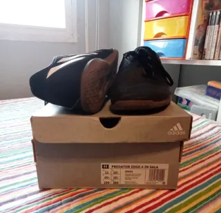Zapatillas Adidas Negras y Blancas futbol sala.