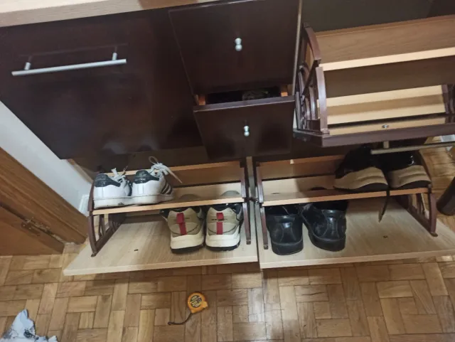 Mobile ingresso con scarpiera in legno e vetro