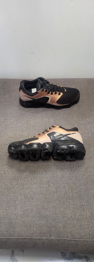 Zapatillas Nike Negro/Oro Talla 38.5