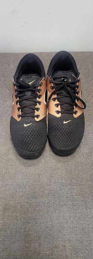 Zapatillas Nike Negro/Oro Talla 38.5