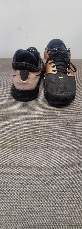 Zapatillas Nike Negro/Oro Talla 38.5