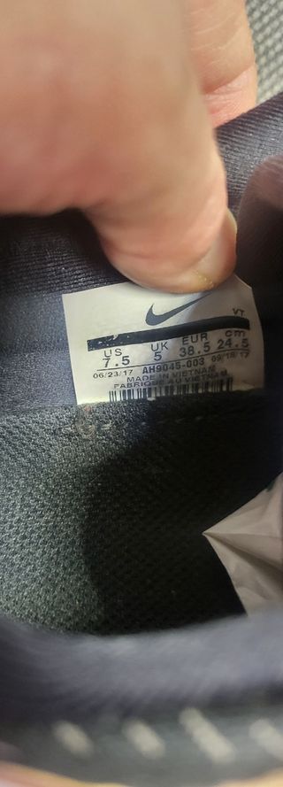 Zapatillas Nike Negro/Oro Talla 38.5