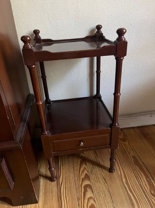 Mesita auxiliar de madera