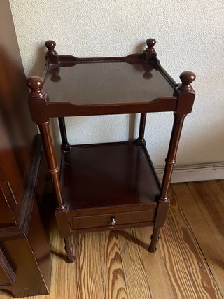 Mesita auxiliar de madera