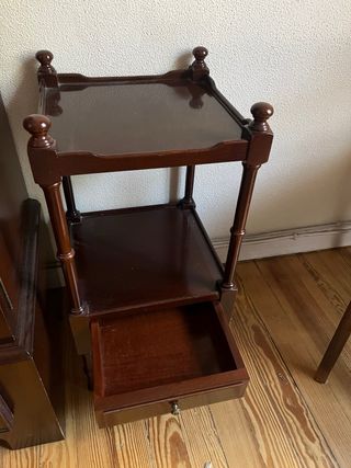 Mesita auxiliar de madera