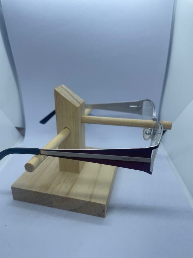 Gafas Pedro del Hierro grises y burdeos