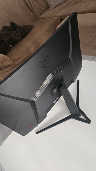 Monitor Curvo MSI 24 144Hz 1ms
