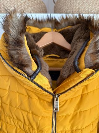 Cazadora acolchada amarilla Zara mujer