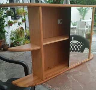 Mueble de baño de madera sin usar