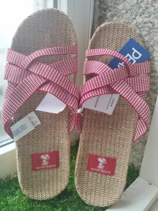 Sandalias Peanuts Beige y Rojo sin estrenar