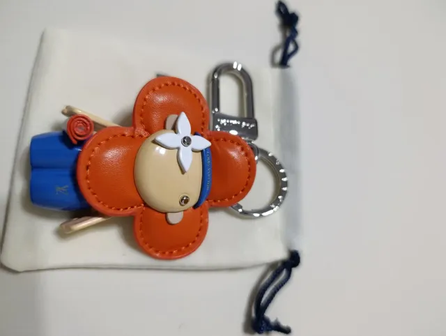 Llavero Flor Naranja Louis Vuitton