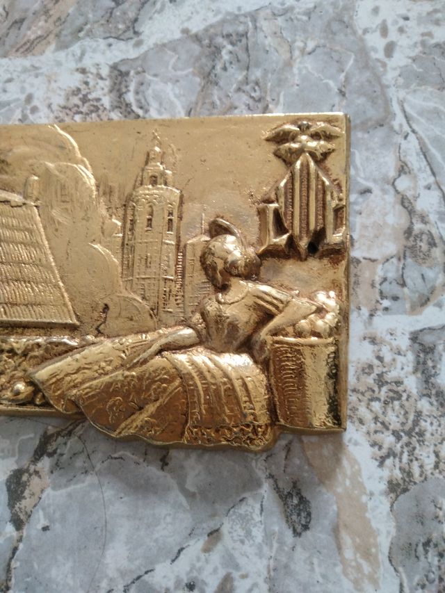 Piatto decorativo con simboli valenciani