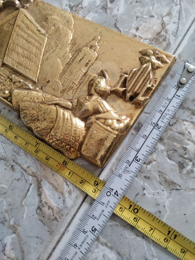 Piatto decorativo con simboli valenciani