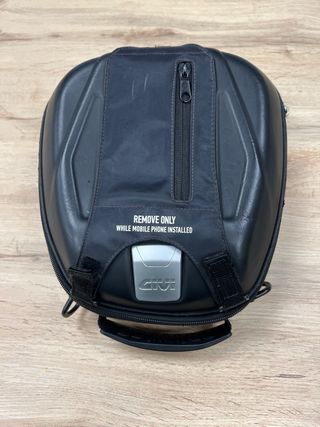 Bolsa sobredepósito Givi TANKLOCK. No incluye aro.