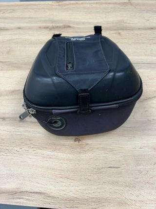 Bolsa sobredepósito Givi TANKLOCK. No incluye aro.