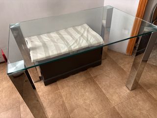 Mesa de cristal y metal