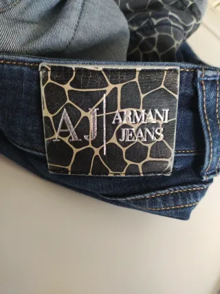 Armani Jeans Etiqueta Established in 191