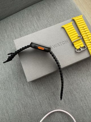 Apple Watch Ultra Negro y Amarillo