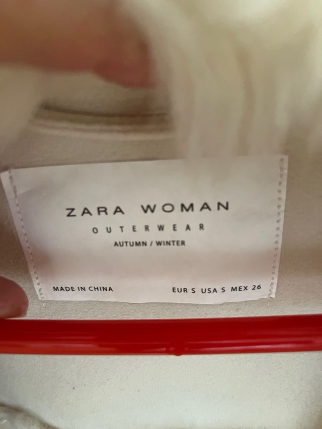Abrigo efecto pelo Zara . Usado dos veces .