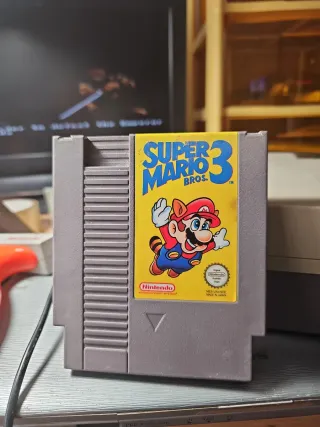 Consola NES más 7 juegos, 2 mandos y pistola.