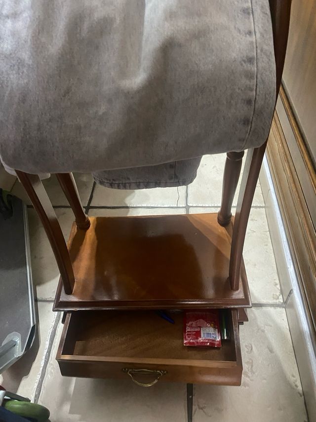 Galan de madera con cajón