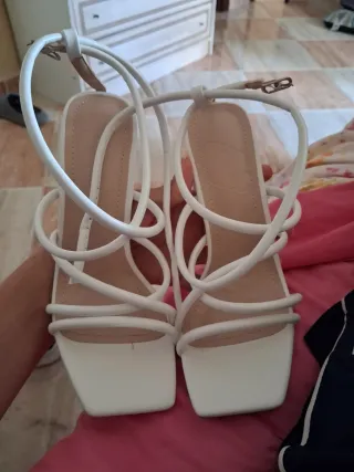 Sandalias de tacón blancas