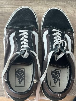 Zapatillas Vans Old Skool Negras 
Zapatillas Asics