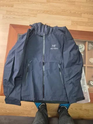 Chaqueta Arc'teryx similar Beta AR.