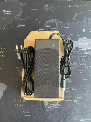 Cargador Patinete Eléctrico