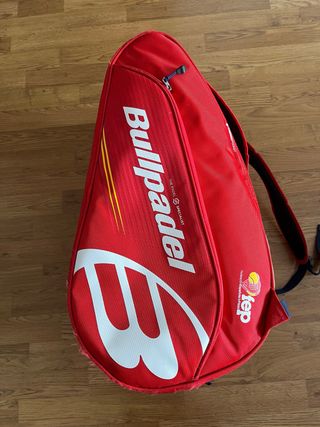 Paletero Bullpadel FEP Rojo