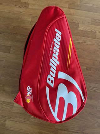 Paletero Bullpadel FEP Rojo