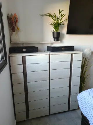 Muebles de dormitorio: mesita,cabecero y sinfonier