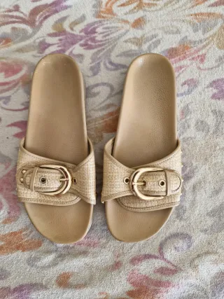 Sandalias H&M Beige Hebilla Dorada