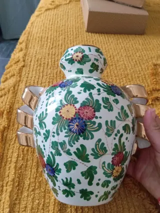 Vaso in ceramica Deruta decorato a mano