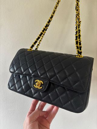 Bolso Chanel Clásico Negro Dorado