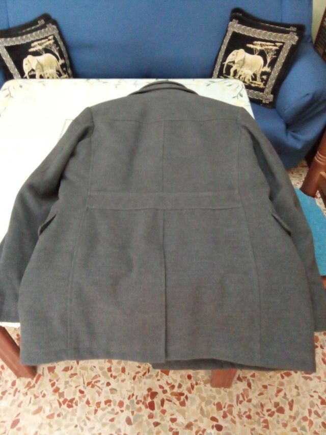 Elegante Abrigo Caballero Gris