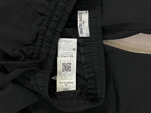 Pantalones “NYLON” Stone Island con efecto tornaso