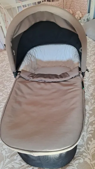 Capazo Baby Jogger + adaptadores silla