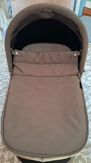 Capazo Baby Jogger + adaptadores silla