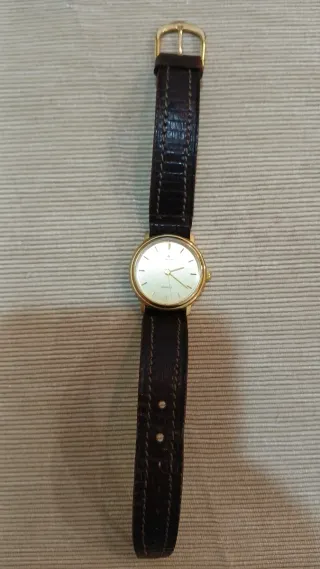 Reloj Junghans Mujer Dorado y Negro