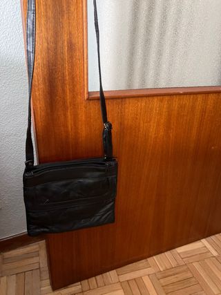 Bolso negro de piel