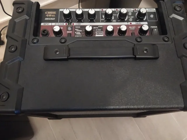 Amplificador Roland Cube 40XL