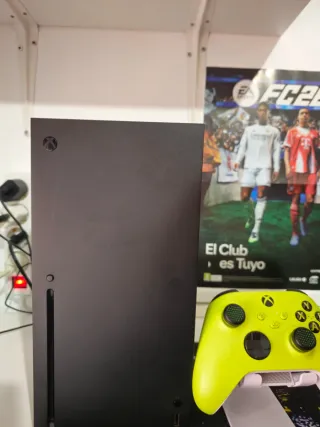 Xbox Series X Negra + Mando Verde+MotoGP25 
