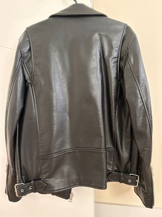 Chaqueta Biker Zara Negra
Un par de usos.
